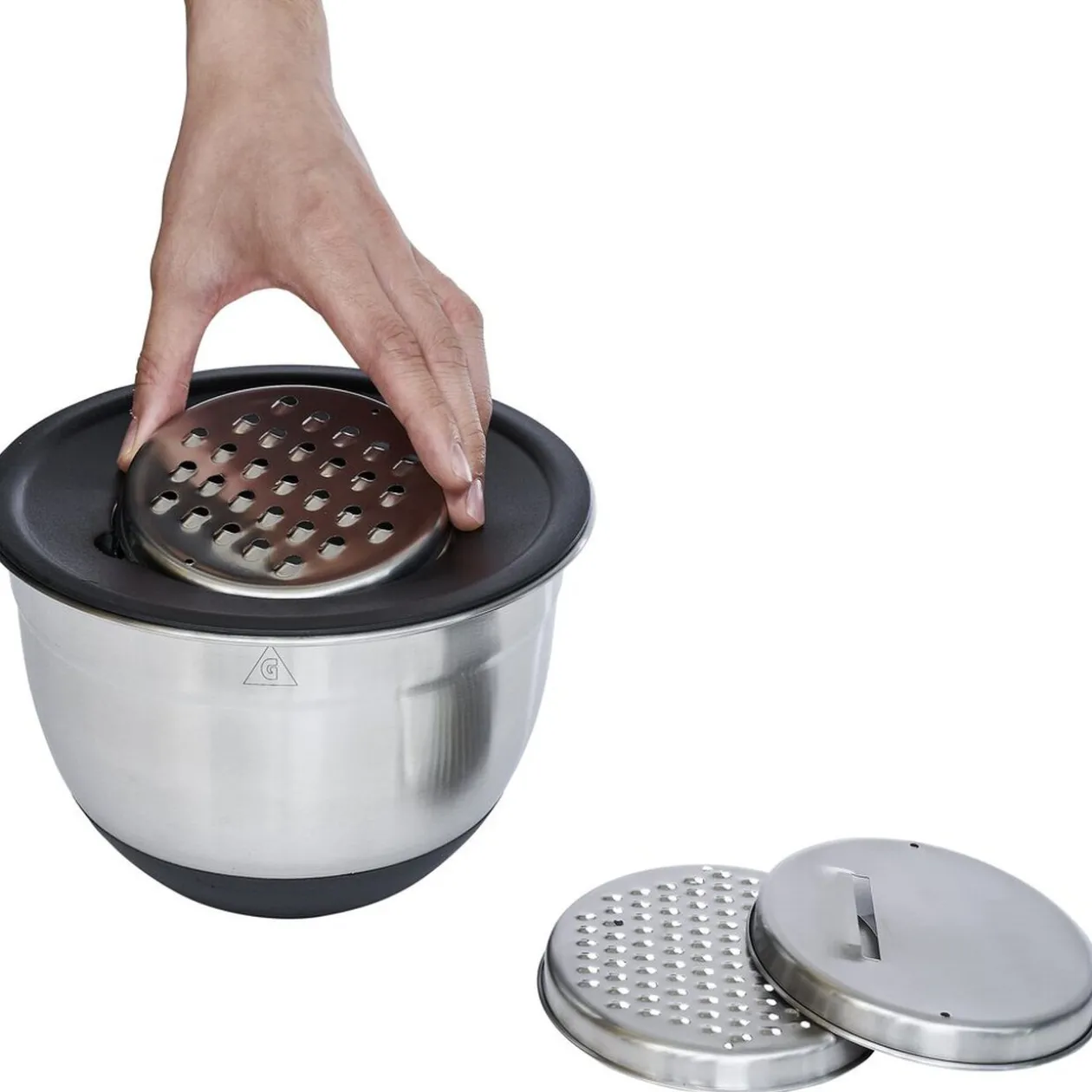 Bol à mixer inox avec base silicone et 3 râpes Ø22xH11,2cm