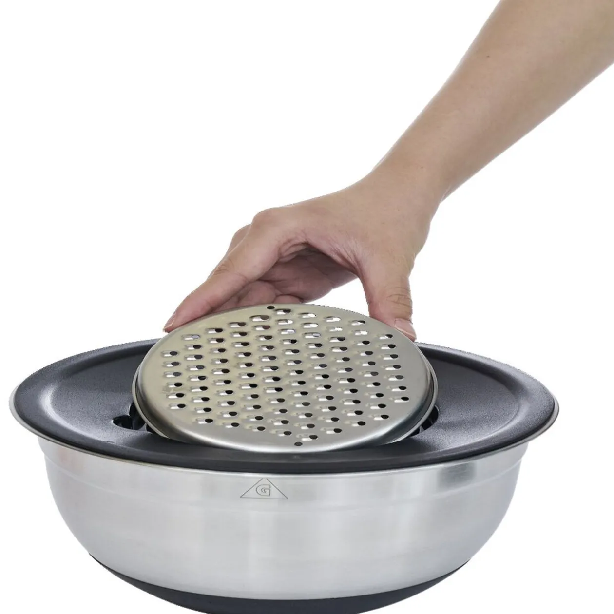Bol à mixer inox avec base silicone et 3 râpes Ø22xH11,2cm