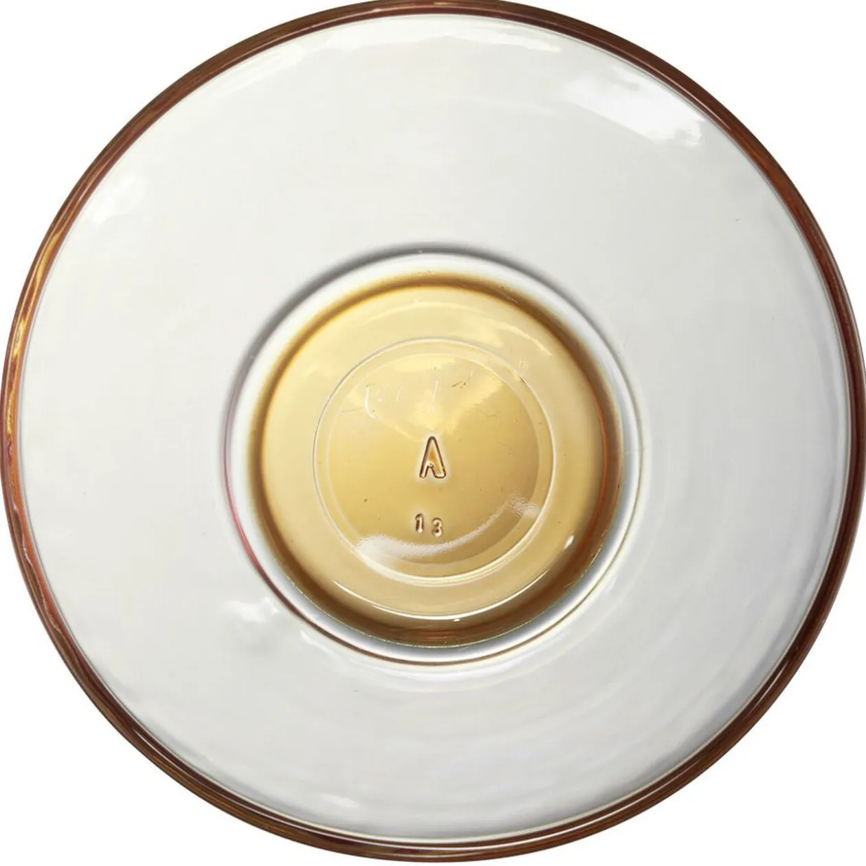 Coupelle en verre avec fond coloré