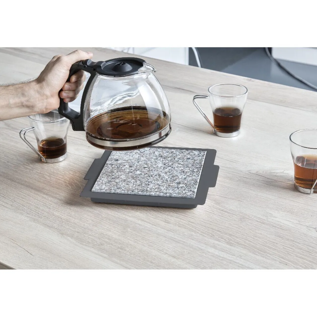 Dessous de plat thermorégulateur