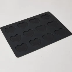 Moule silicone 12 macarons en forme de coeur