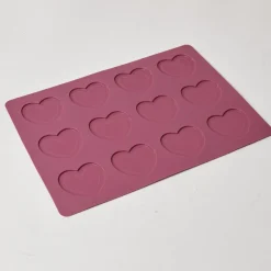 Moule silicone 12 macarons en forme de coeur