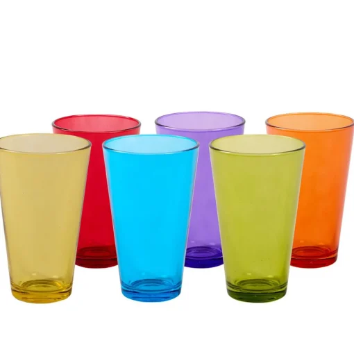 Verres à eau colorés modernes et détails en verre